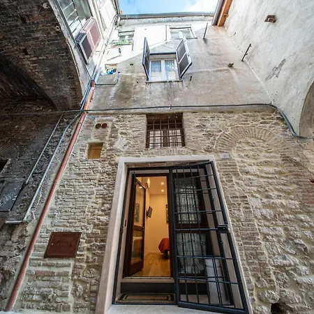 Perugia Apartments *